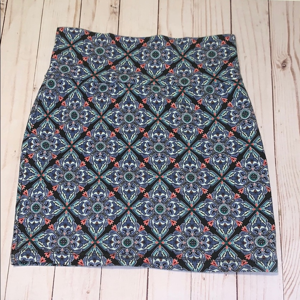 Patterned mini skirt